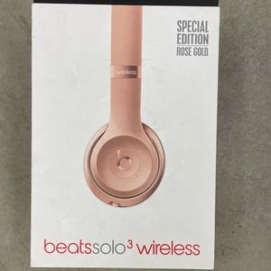 Rose gold Beats Solo 3 wireless